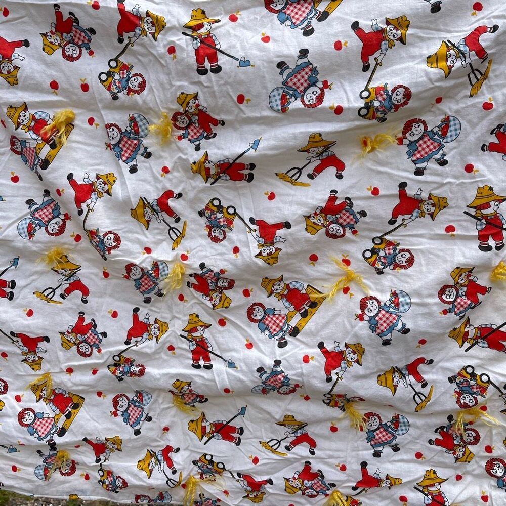 Vintage Raggedy Ann & Andy baby blanket. 33” x 30”.